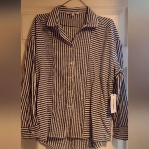 NWT Elizabeth and James women's size L blouse.